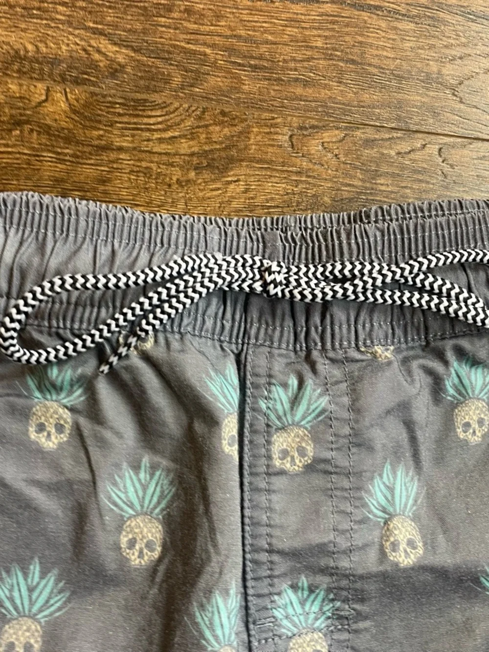 Rare Ron Jon Gray Pineapple Print Men’s Swim Trunks Men’s Small, 3/$15, 5/$20